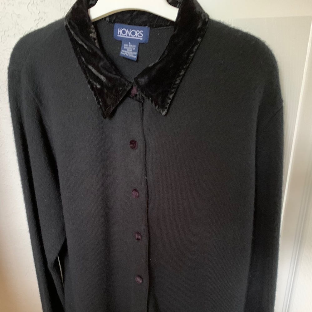 Long Sleeve Cardigan with Velvet Vollar